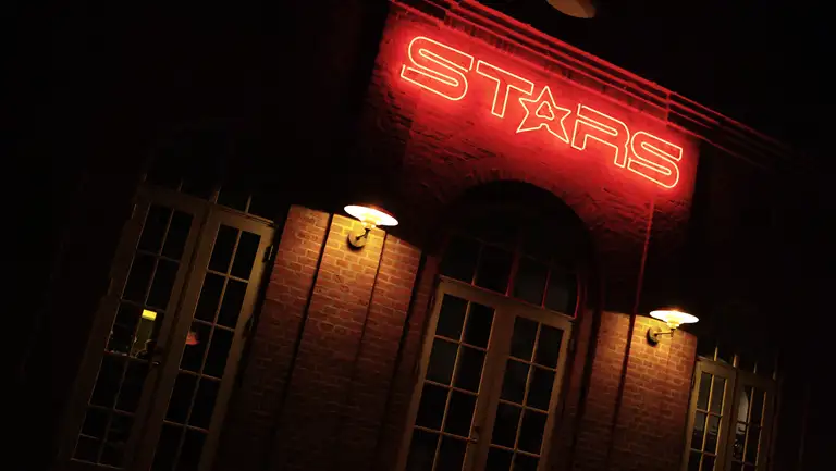 Stars set udefra