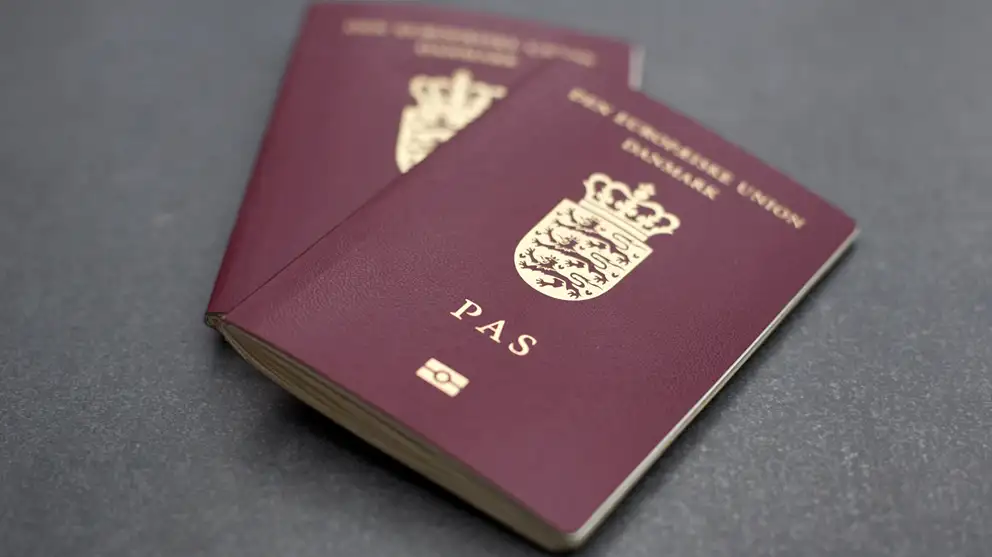 Billede af to danske pas