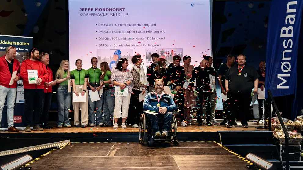 Præmieoverrækkelse ved årets idrætspriser med konfetti i luften