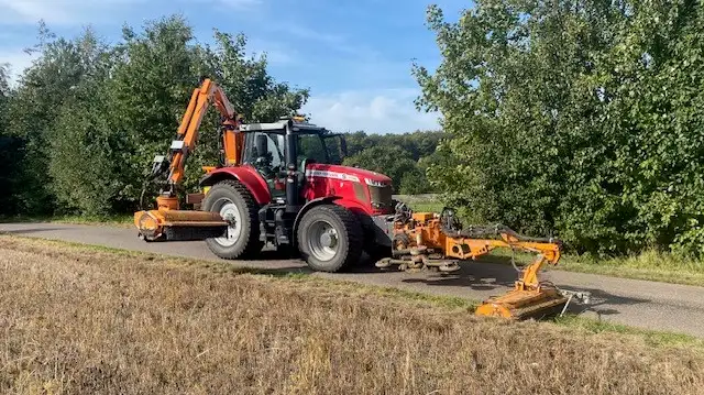 Traktor klipper rabatter