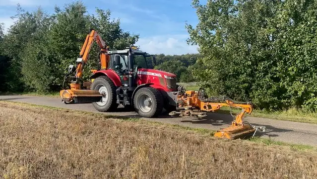 Traktor klipper rabatter