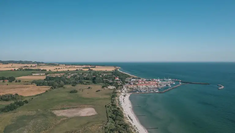 Luftfoto af Klintholm Havn