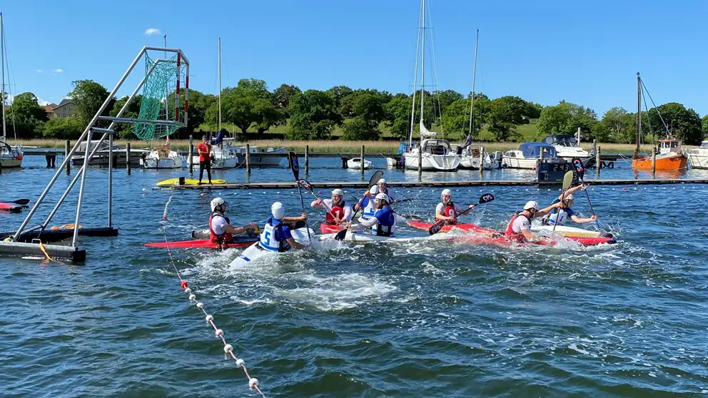 Kajakpolospillere i havet