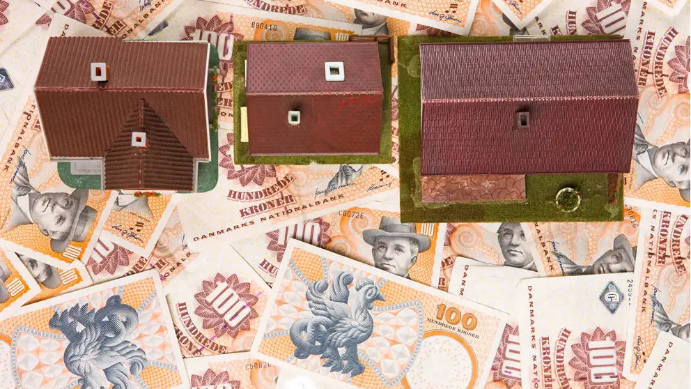 Huse ovenpå pengesedler