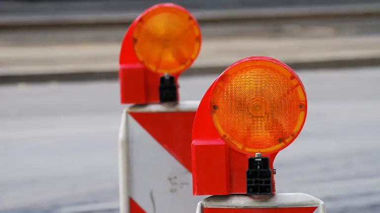 Vejspærring kegle med orange lys