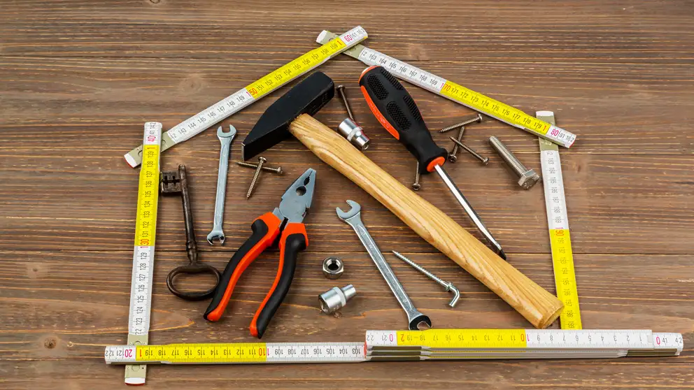 Billede af værktøj, der ligger på et bord