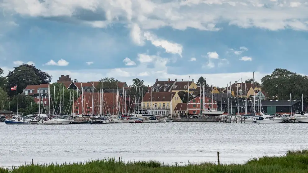 Udsigt til Præstø Havn over fjorden