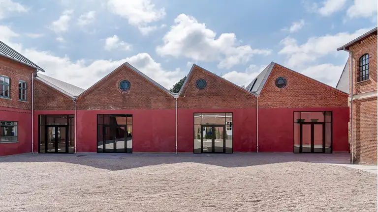 Støberihallerne i Præstø set udefra