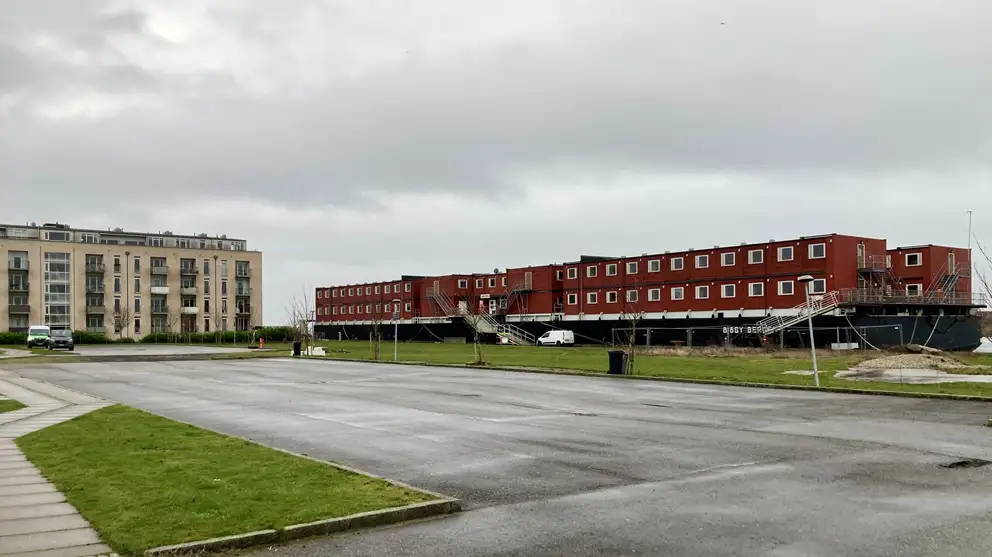 Billede af hotelbargen Bibby Bergen, der ligger til Kaj i Vordingborg Sydhavn