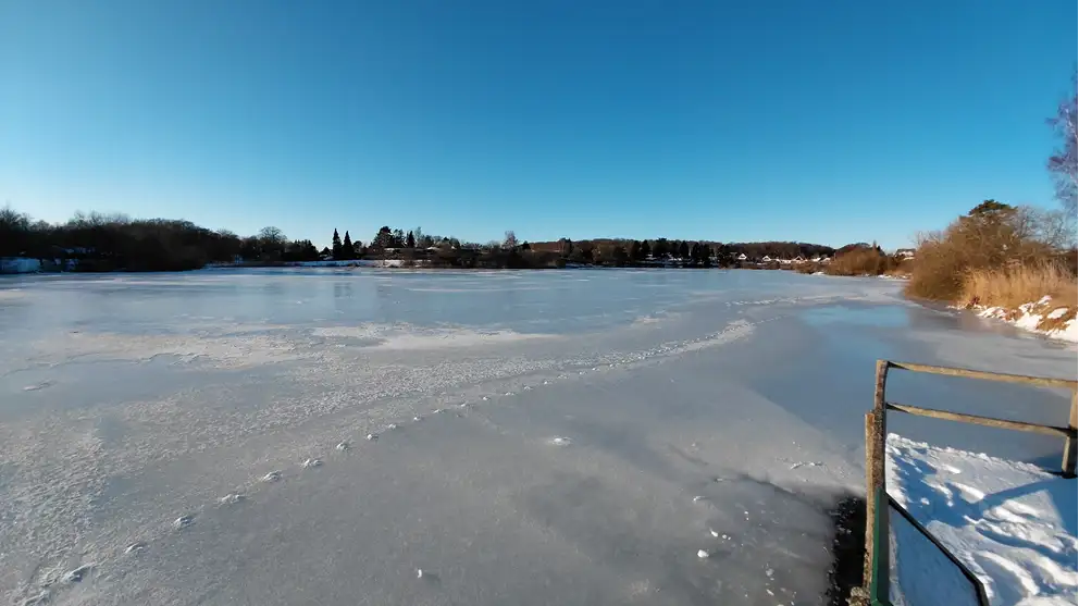 Billede af is på en sø i Vordingborg Kommune